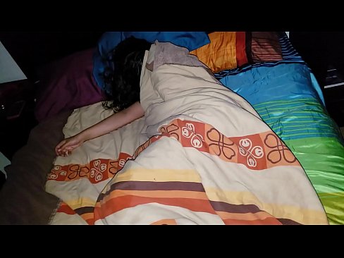 ❤️ سوتیلی ماں سوتی ہوئی اپنی نوجوان سوتیلی ماں کو پیٹ رہا ہے۔ ❤️  مقعد ویڈیو پر ur.naughtyhentai.ru ﹏